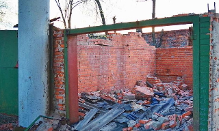 Демонтаж гаражей в Симферополе, цена от 1772 руб. – услуги под ключ от ДровосекСмф