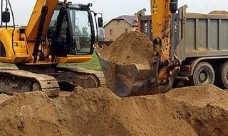Выкопать яму экскаватором в Симферополе от 938 руб. - ДровосекСмф