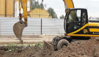 Выкопать яму экскаватором в Симферополе от 938 руб. - ДровосекСмф